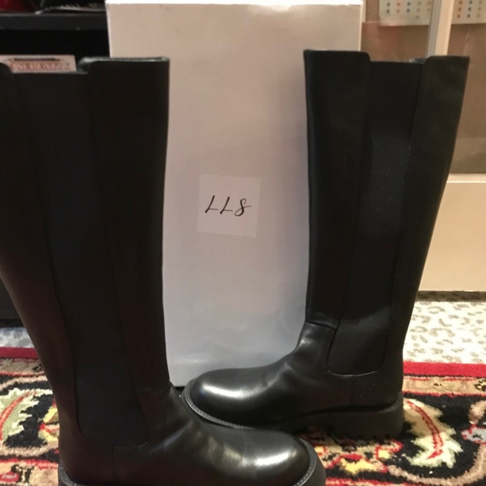 Looks like summer boots size 40 Pre Owned